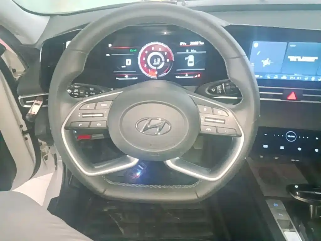 Hyundai Elantra — миниатюра 11