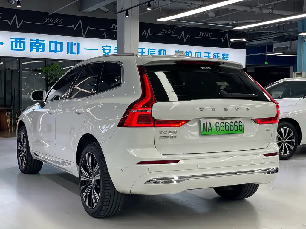 Volvo XC60 PHEV — миниатюра 9