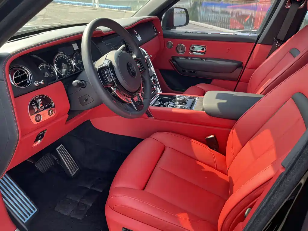 Rolls-Royce Cullinan — миниатюра 11