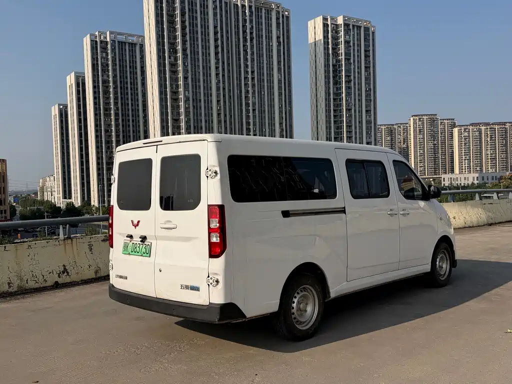 Wuling Yangguang — миниатюра 13