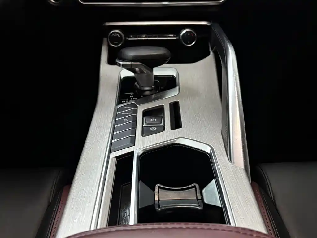 Geely Binyue — миниатюра 15