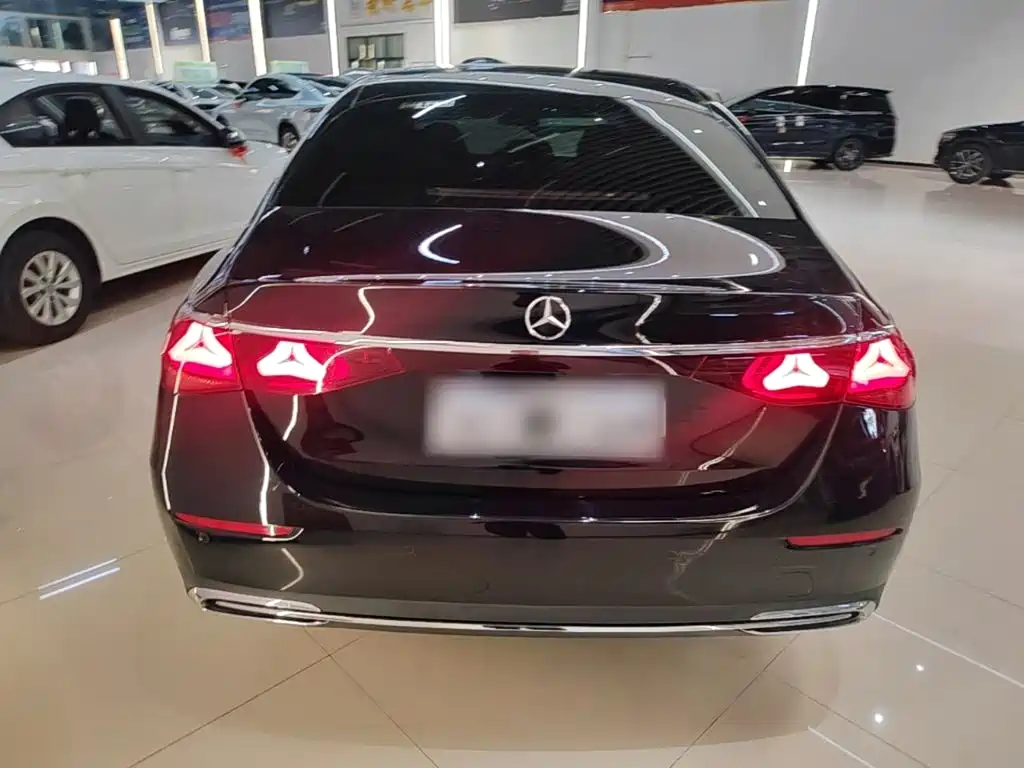 Mercedes-Benz E-Class — миниатюра 6