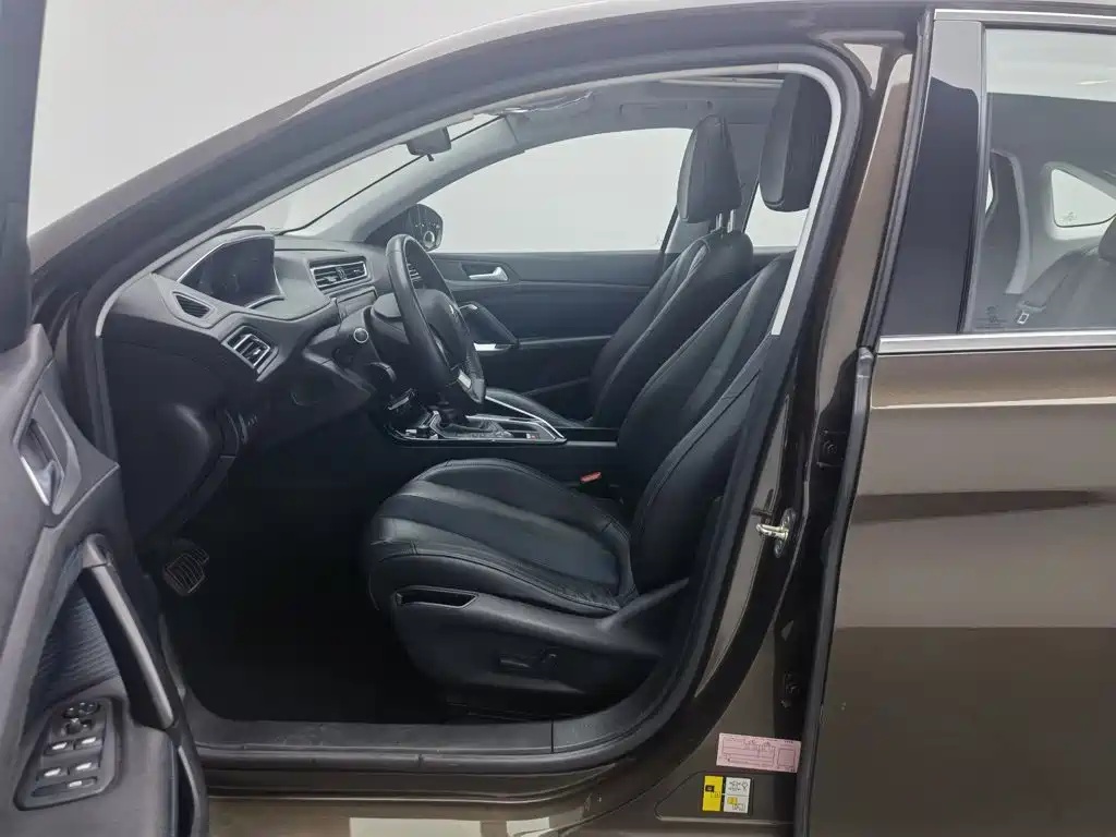 Peugeot 308 — миниатюра 10