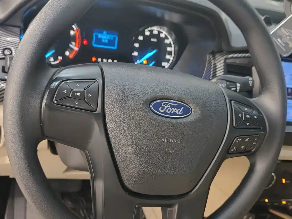 Ford Everest — миниатюра 10