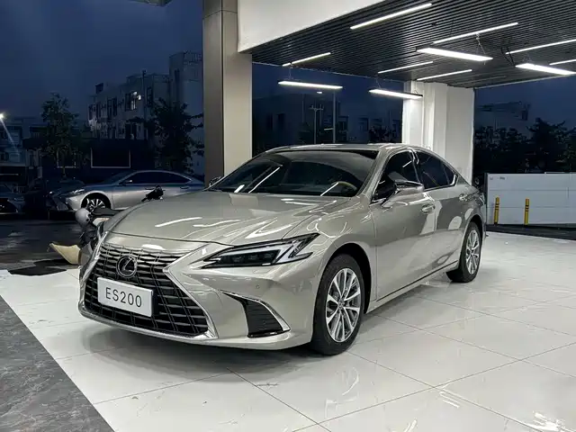 Lexus ES