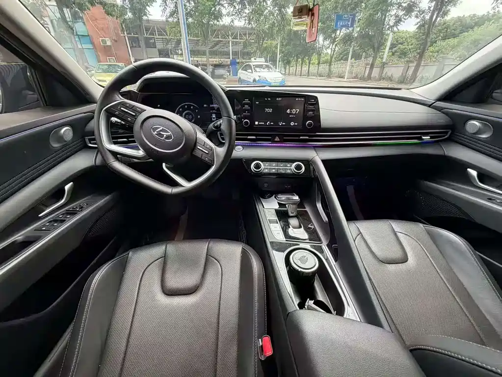 Hyundai Elantra — миниатюра 5