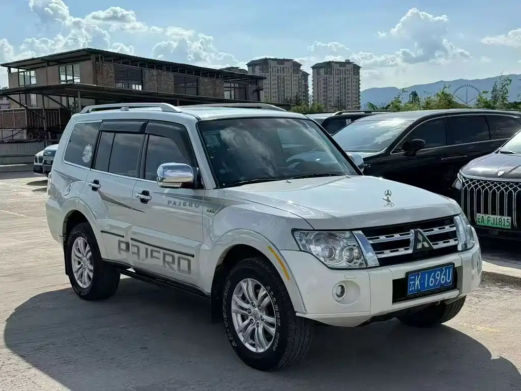 Mitsubishi Pajero (Import) — миниатюра 3