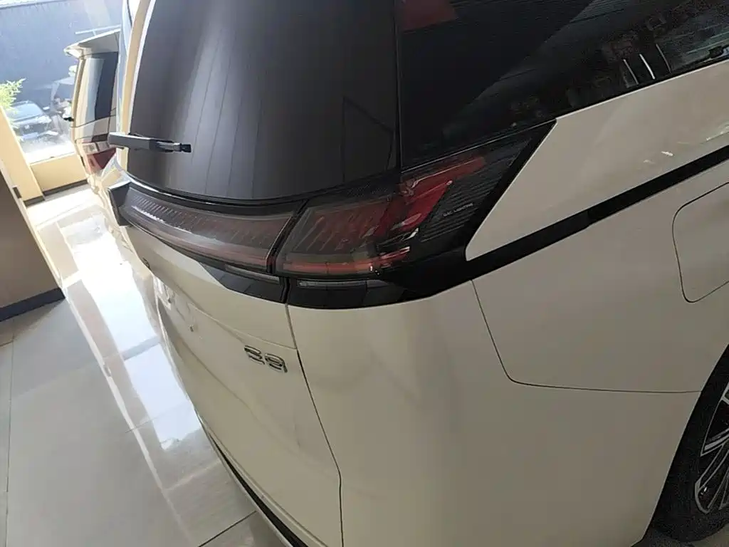 GAC Motor Trumpchi E8 PHEV — миниатюра 8