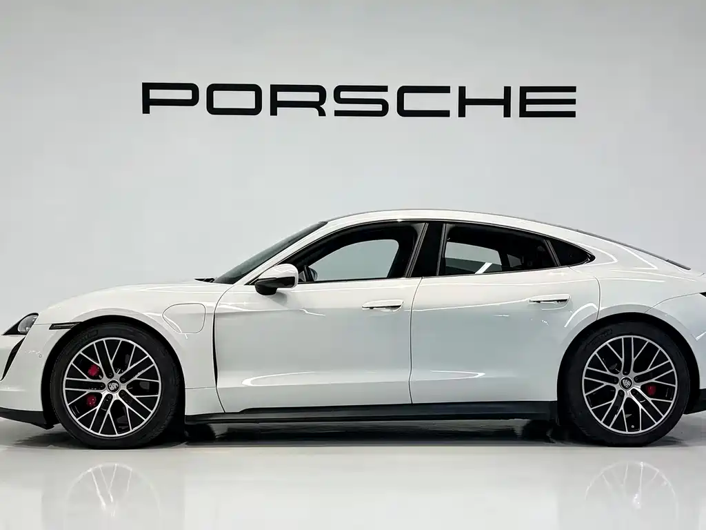 Porsche Taycan — миниатюра 3
