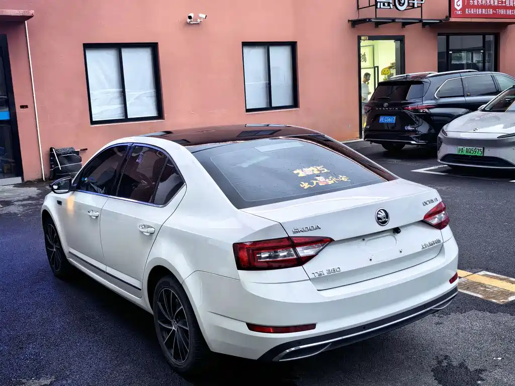 Skoda Octavia - фото 8