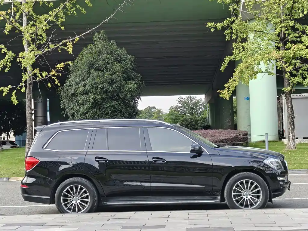 Mercedes-Benz GL-Class — миниатюра 7