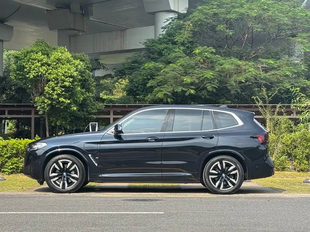 BMW iX3 — миниатюра 16