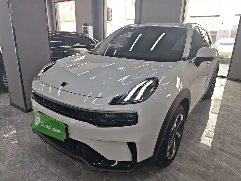 Lynk & Co 06