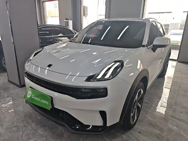 Lynk & Co 06