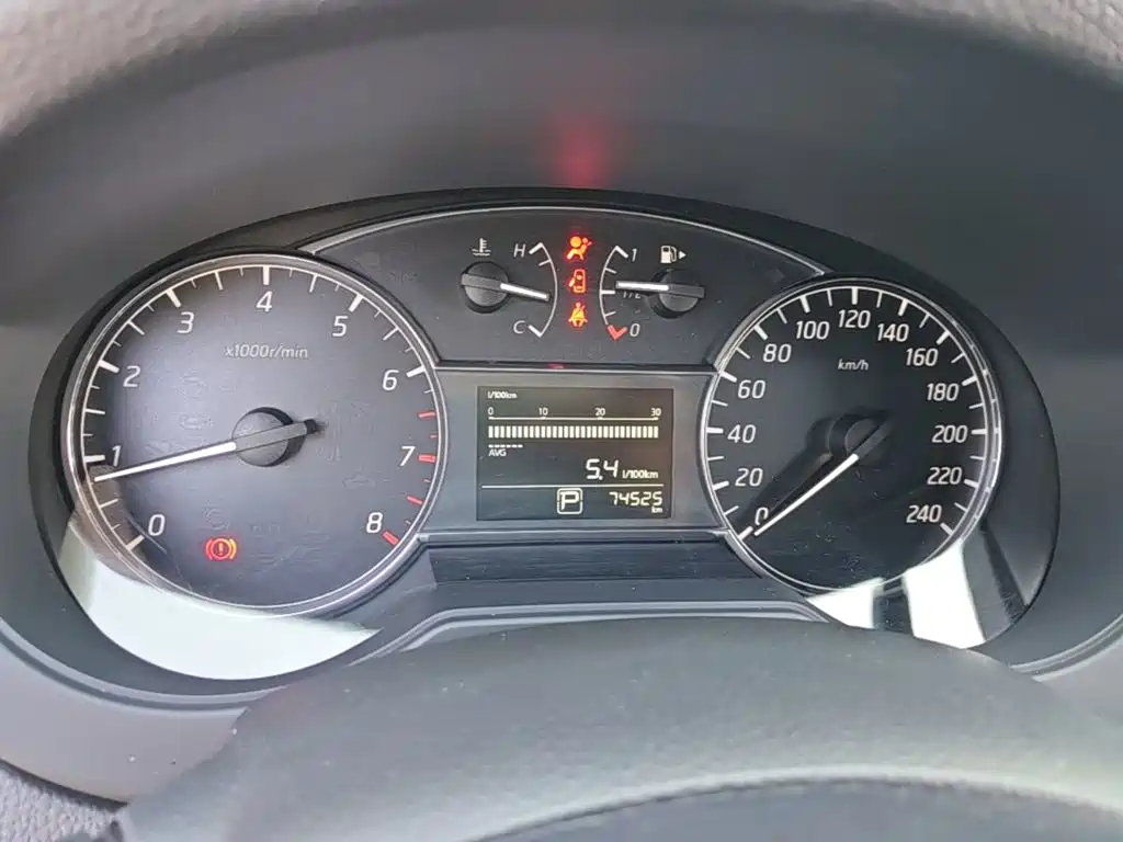 Nissan Tiida — миниатюра 12