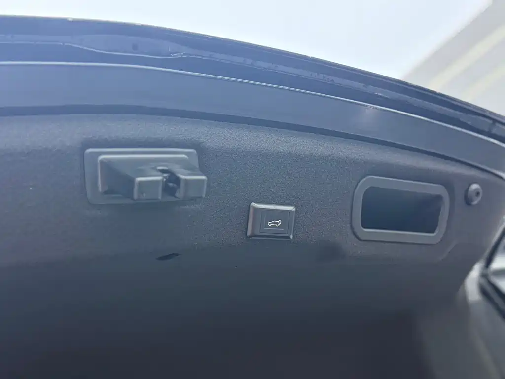 Cadillac CT5 — миниатюра 14
