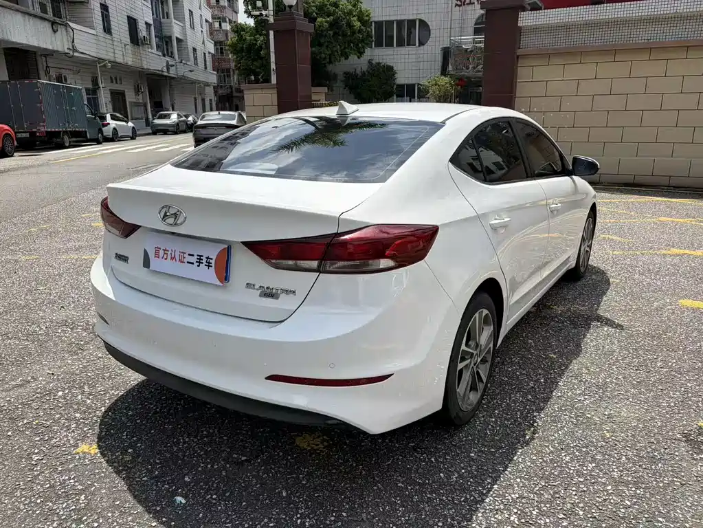 Hyundai Elantra — миниатюра 5