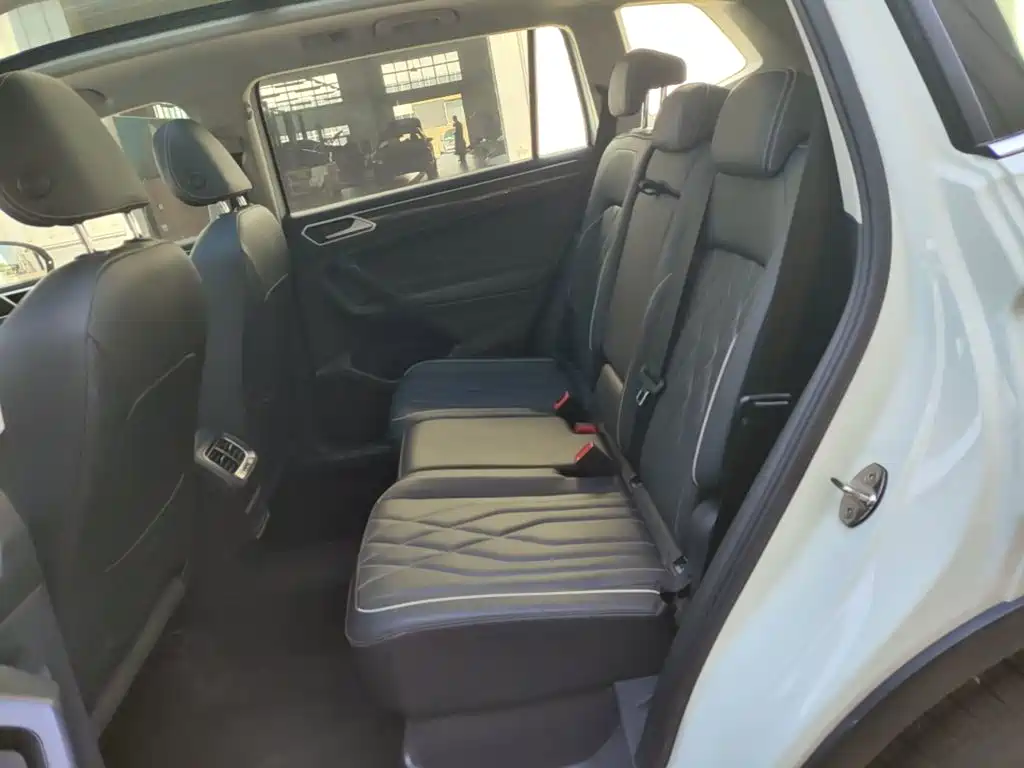 Volkswagen Tiguan L — миниатюра 17