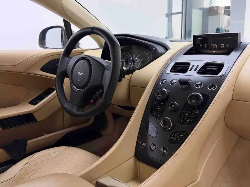 Aston Martin Vanquish — миниатюра 20
