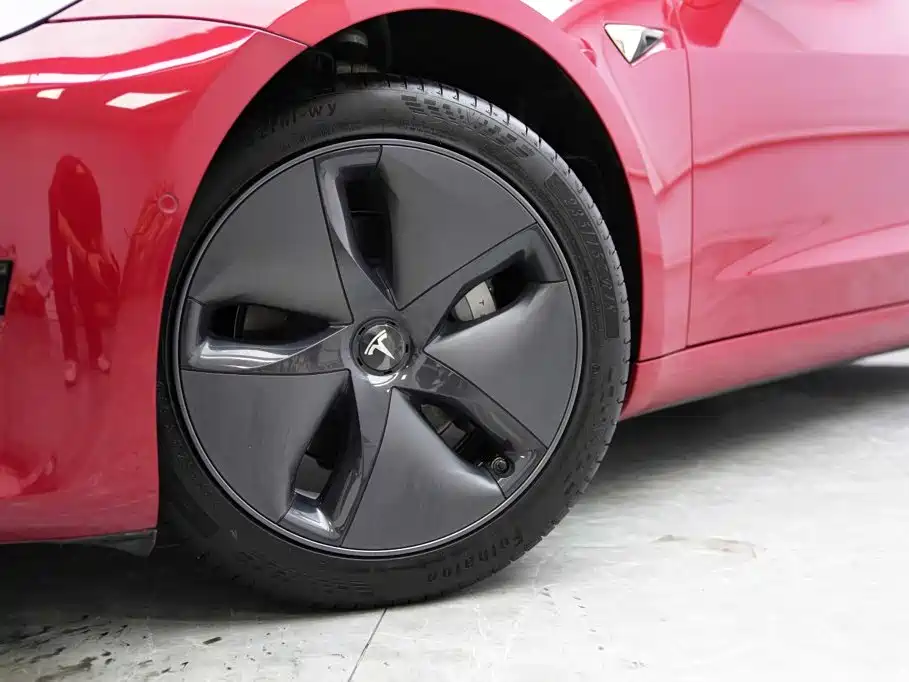 Tesla Model 3 — миниатюра 4