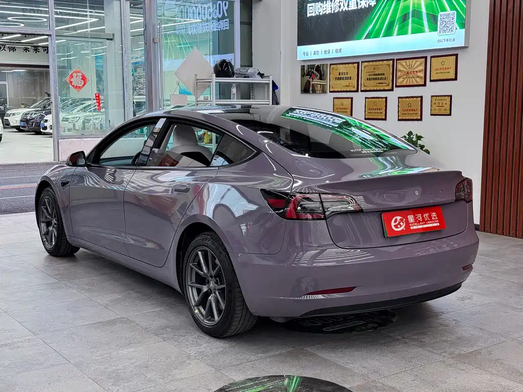 Tesla Model 3 — миниатюра 5