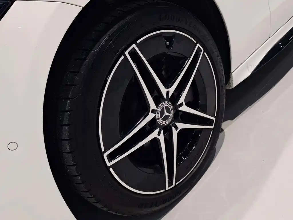 Mercedes-Benz C-Class — миниатюра 12