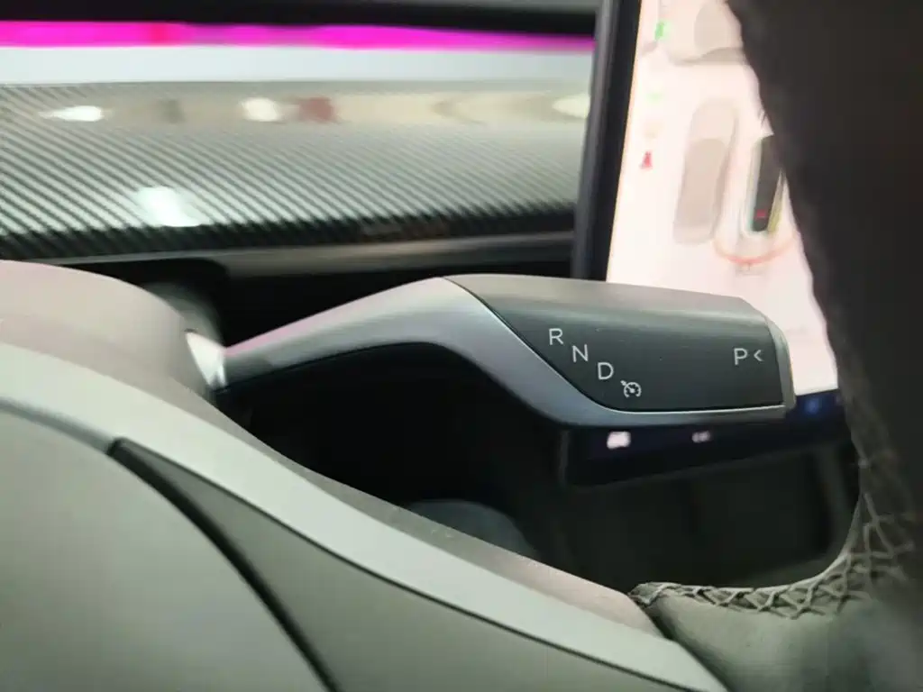 Tesla Model Y — миниатюра 14
