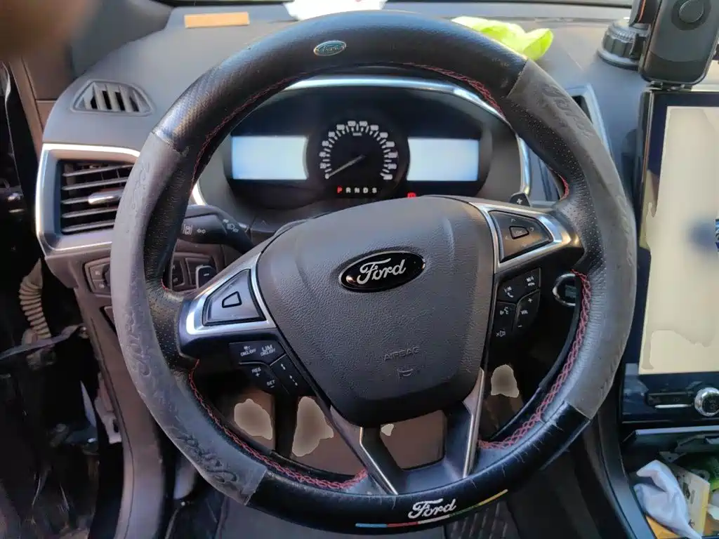 Ford Edge — миниатюра 6