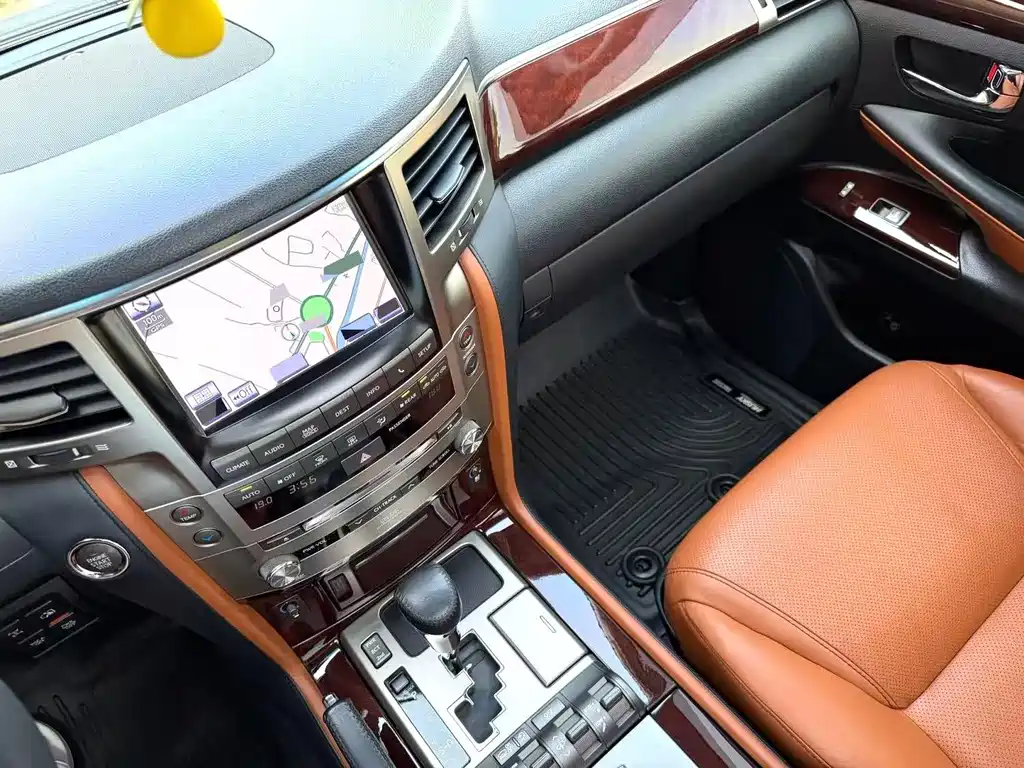 Lexus LX — миниатюра 12