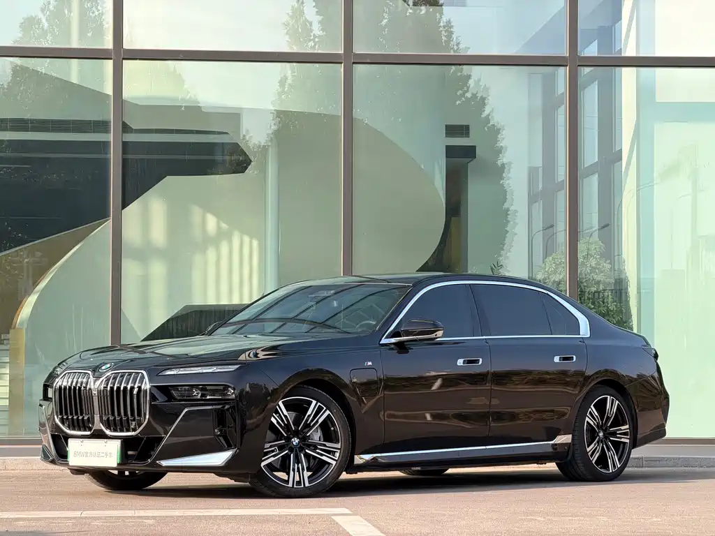 BMW i7