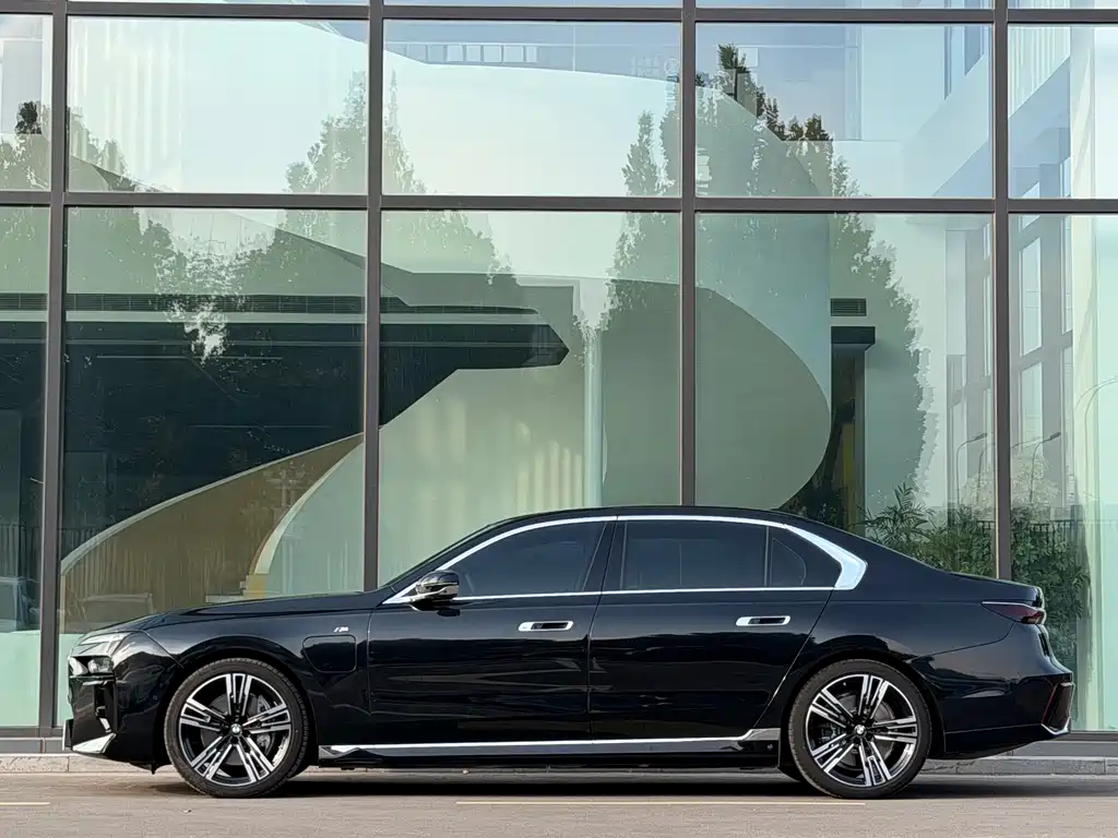BMW i7 — миниатюра 3