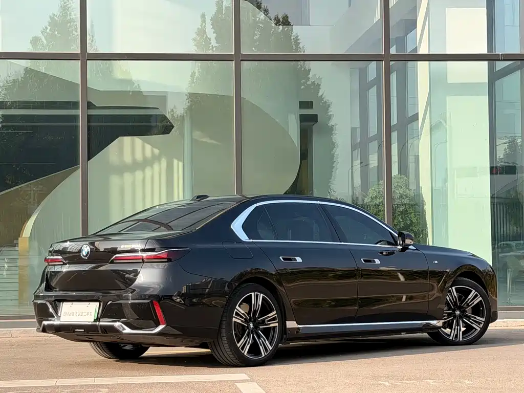BMW i7 — миниатюра 26
