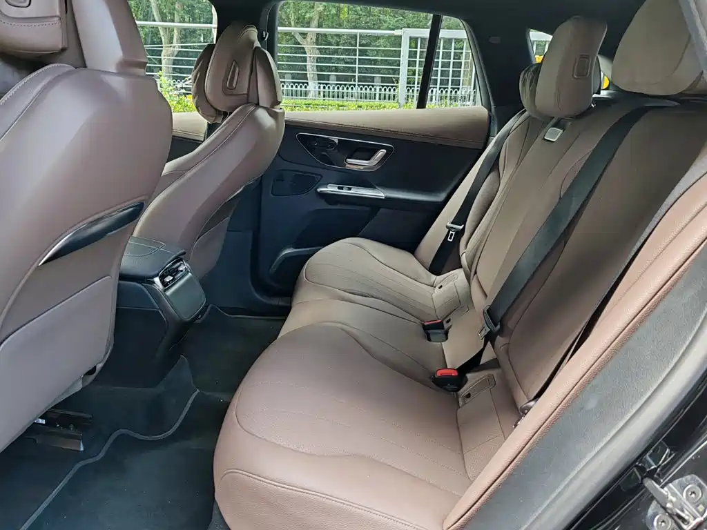 Mercedes-Benz EQE SUV — миниатюра 10