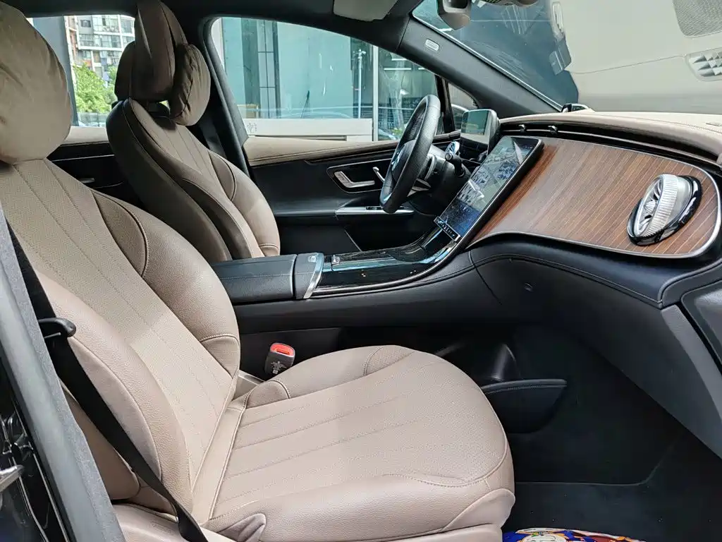 Mercedes-Benz EQE SUV — миниатюра 9