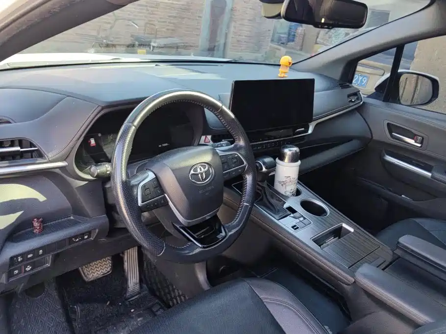 Toyota Sienna — миниатюра 12