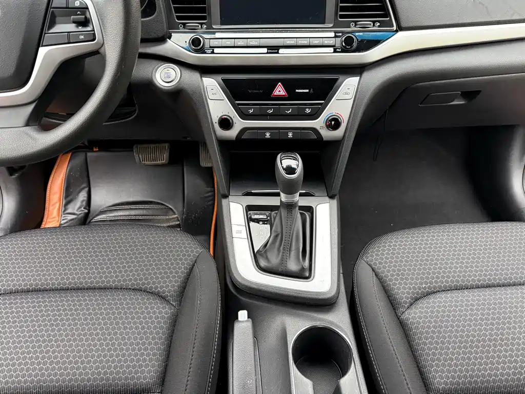 Hyundai Elantra — миниатюра 14