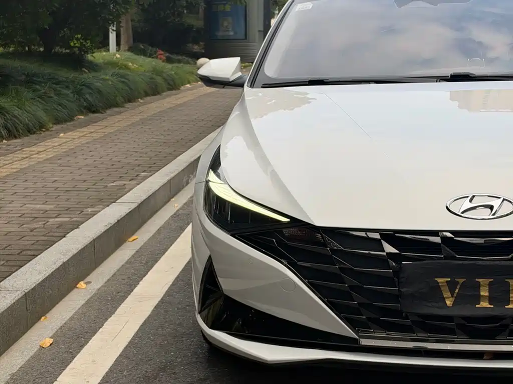 Hyundai Elantra — миниатюра 14