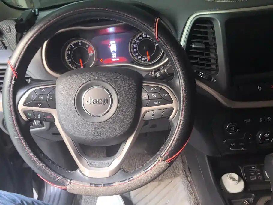 Jeep Cherokee — миниатюра 12