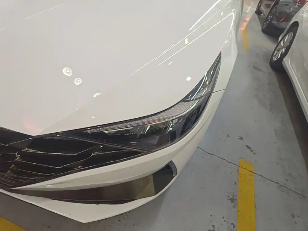Hyundai Elantra — миниатюра 24