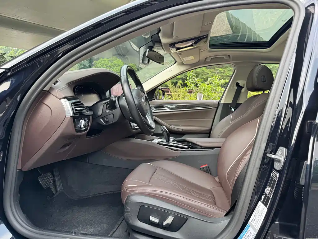 BMW 5 Series — миниатюра 4