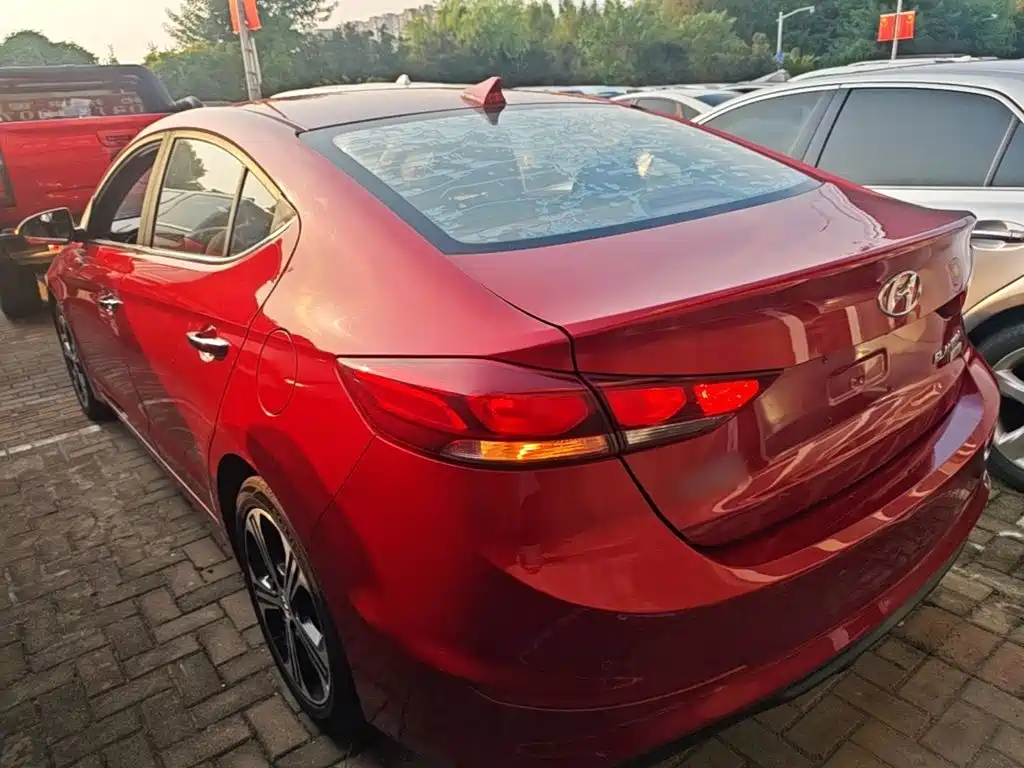 Hyundai Elantra — миниатюра 5