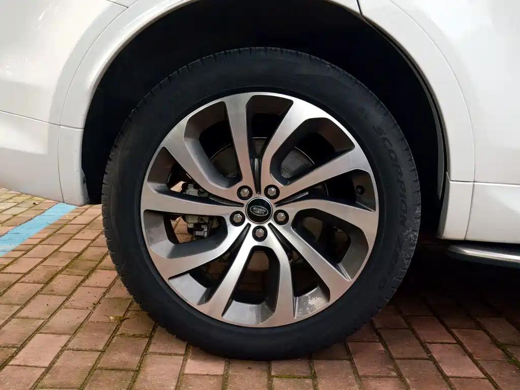 Land Rover Discovery Sport — миниатюра 10