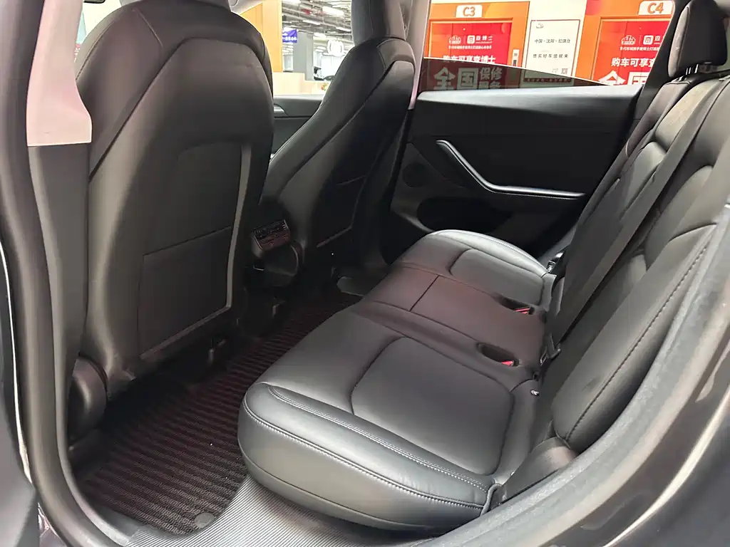 Tesla Model Y — миниатюра 16