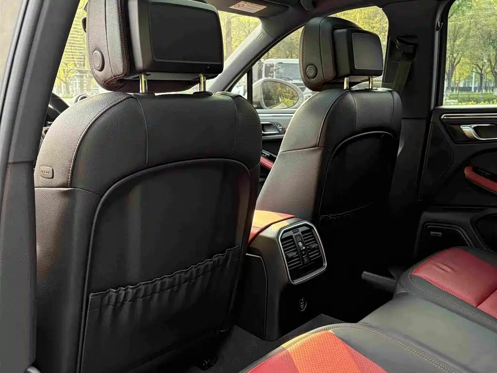 Porsche Macan — миниатюра 19