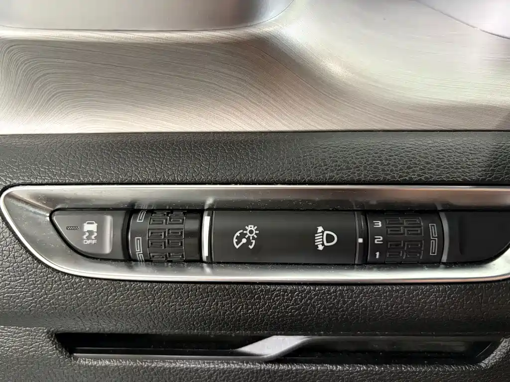 Geely Binyue — миниатюра 20