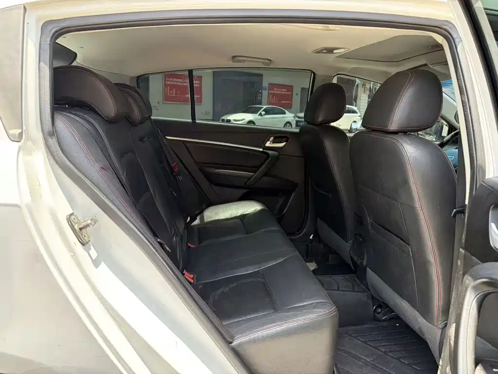 Geely Emgrand — миниатюра 11