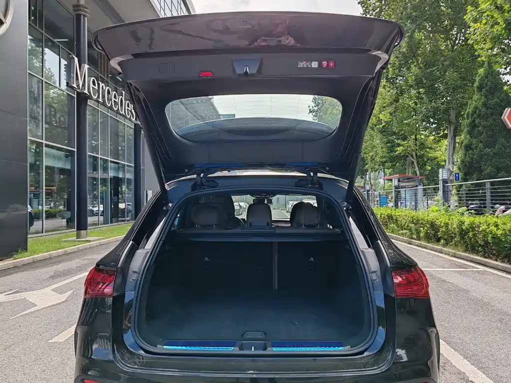 Mercedes-Benz EQE SUV — миниатюра 13