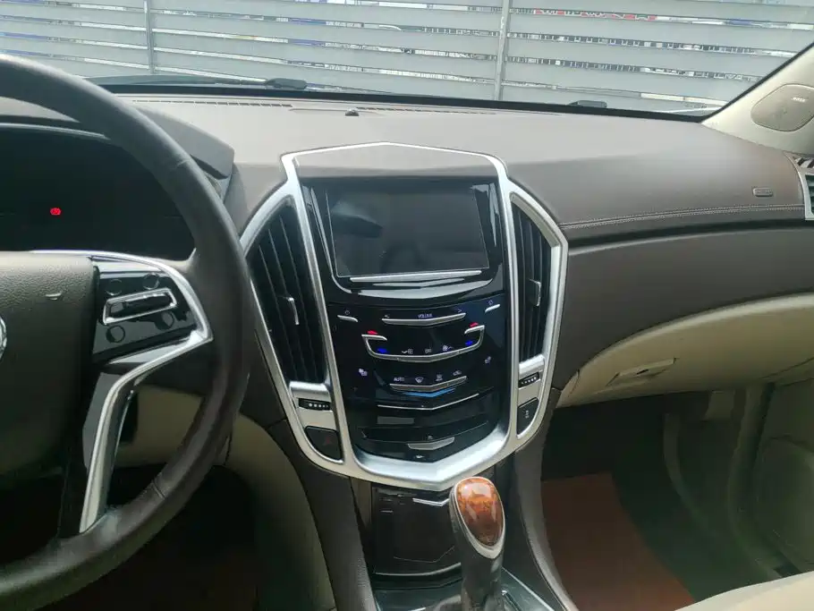 Cadillac SRX — миниатюра 13
