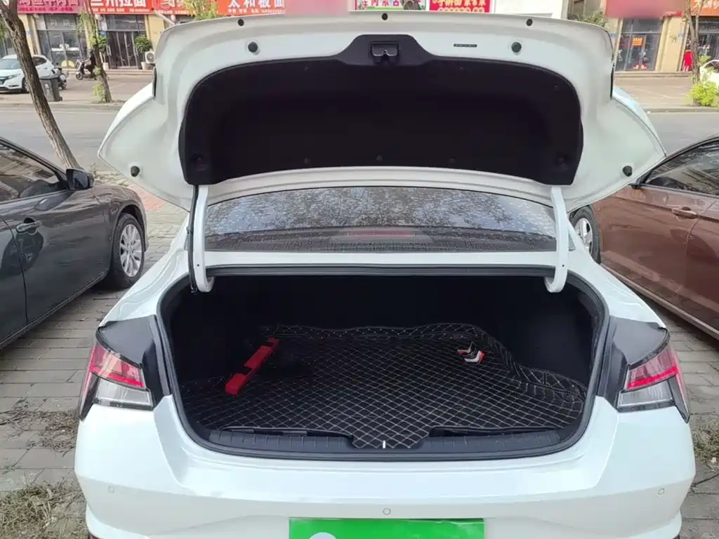 Hyundai Elantra — миниатюра 19
