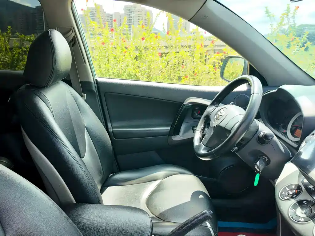 Toyota RAV4 — миниатюра 51